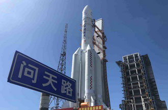7月23日，中國(guó)火星車搭乘長(zhǎng)征五號(hào)遙四運(yùn)載火箭飛往火星，探尋火星的奧秘